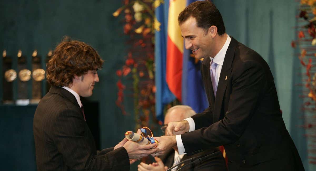 Fernando Alonso recibe el Premio Príncipe de Asturias 2005./JOSÉ MARÍA BARROSO