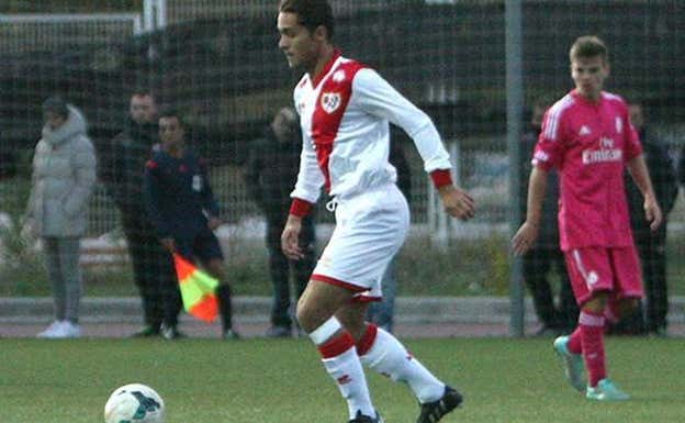Ángel Encinar, con la camiseta del Rayo Vallecano en su etapa de juvenil.  JUAN RUIZ