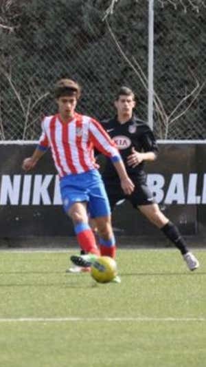 Ángel Encinar, en un partido de cantera del Atlético con Lucas Hernández.