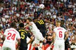 El Sevilla le quita dos puntos al Madrid en la guerra del Pizjuán