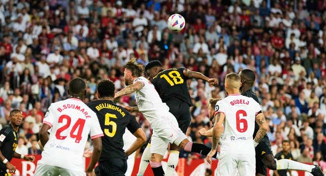 El Sevilla le araña un punto al Real Madrid en la guerra del Pizjuán