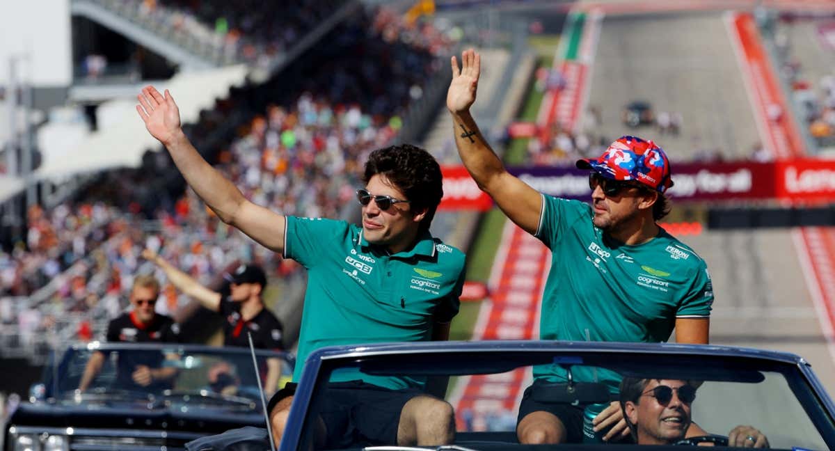 Fernando Alonso y Lance Stroll, durante la Drivers Parade, en Austin. /REUTERS