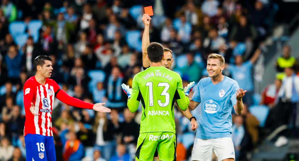 Iván Villar fue expulsado en los primeros minutos del Celta de Vigo  - Atlético de Madrid./EFE/ Salvador Sas