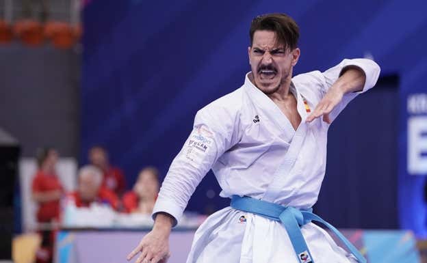 Damián Quintero compitiendo en kata. KARATE INSIGHTS