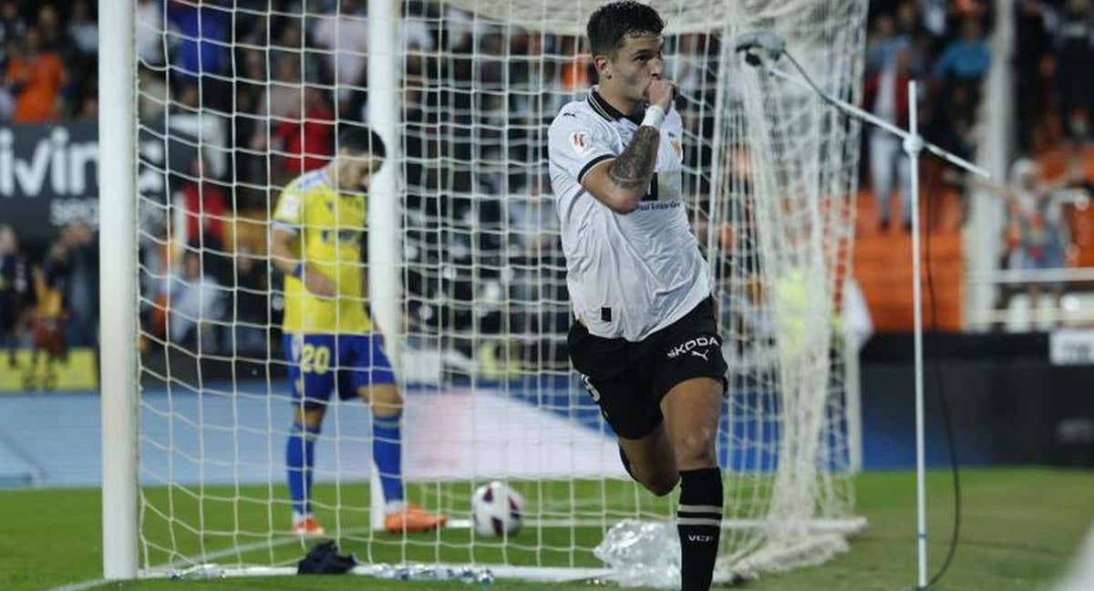 Hugo Duro celebra su gol ante el Cádiz. /EFE.