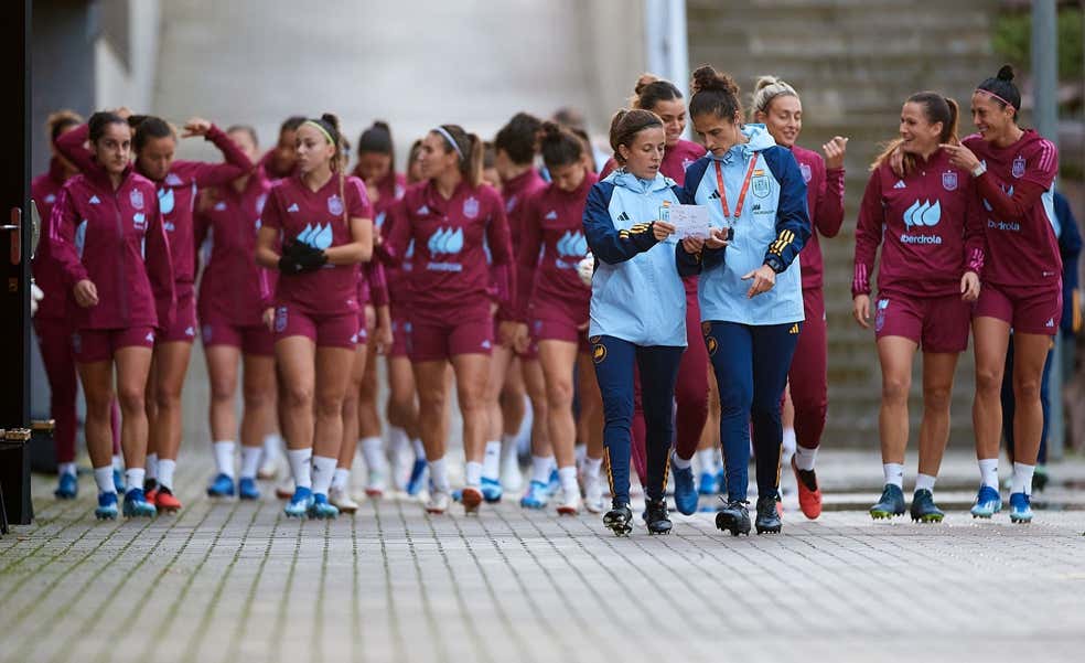 Los primeros días de Jenni Hermoso en su regreso a la Selección: 'canto del loco' con su núcleo de confianza