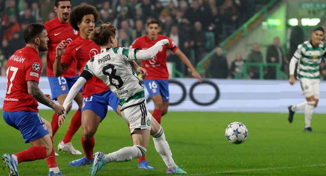 Javi Galán señalado por el Cholo, aunque el Mono Burgos difiere: “El primer gol fue culpa de Koke”
