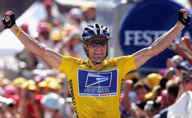 Lance Armstrong fue desposeído de sus siete Tours de Francia tras reconocer su dopaje.  REUTERS