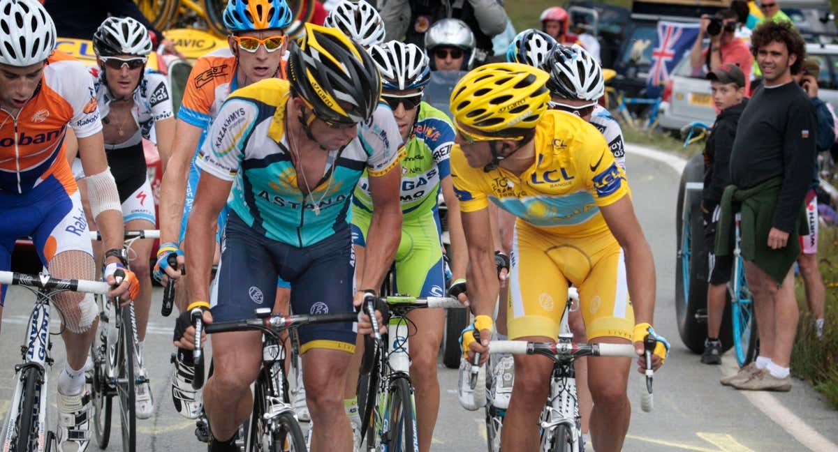 Conversación de Alberto Contador y Lance Amstrong durante el Tour 2009./GETTY