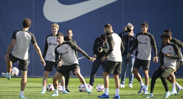 Lewandowski, Raphinha y la sorpresa Koundé entran en la convocatoria ante el Real Madrid
