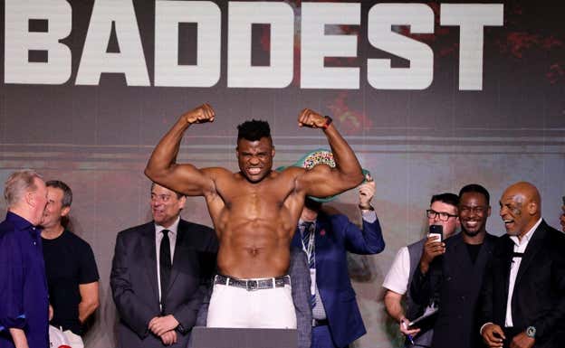 Tyson, a la derecha, en la presentación de Ngannou. Reuters
