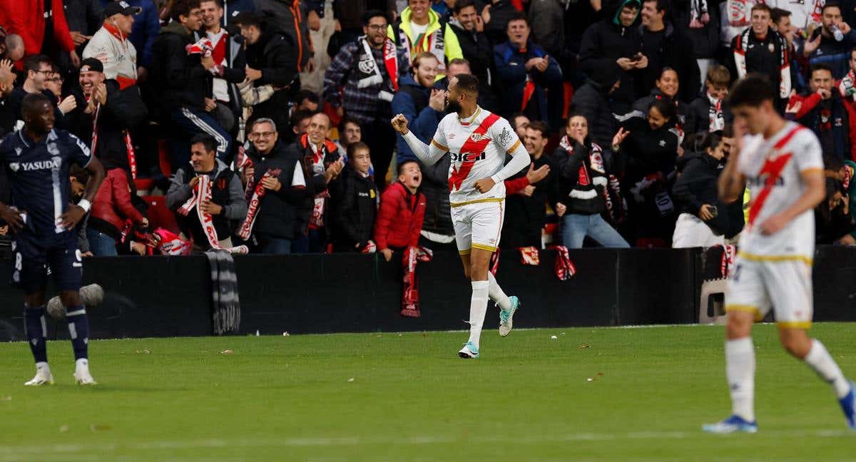 Bebé celebra su gol contra la Real en Vallecas.