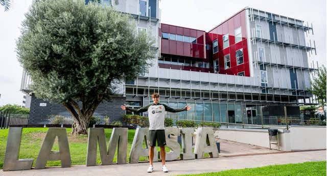 El Barça, molesto con la Federación por la desbandada que se avecina en La Masia: «Toca hacer malabares»