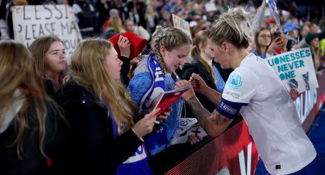 Inglaterra blinda a sus jugadoras ante el furor de la afición y manda un aviso a España