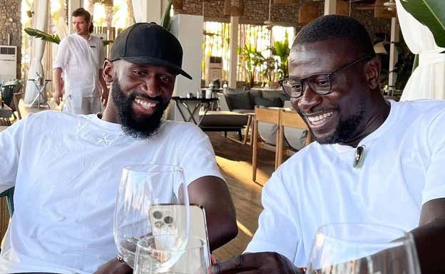 Antonio Rüdiger y Sahr Senesie, de vacaciones.