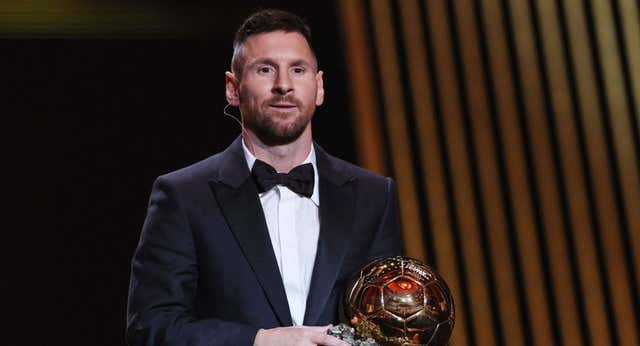 Cuánto pesa el Balón de Oro