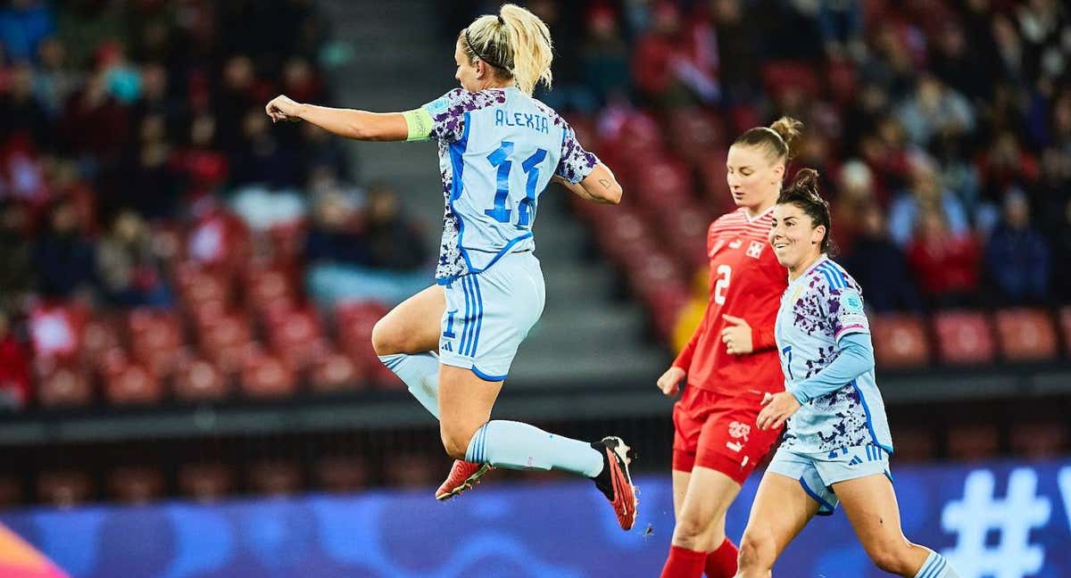 Alexia Putellas celebra uno de los dos goles que le marcó a Suiza. /@SEFutbolFem