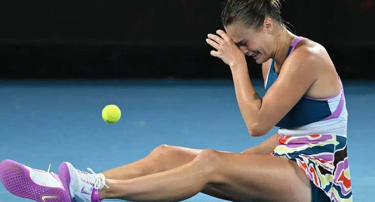 Aryna Sabalenka llora tras conquistar el Open de Australia.