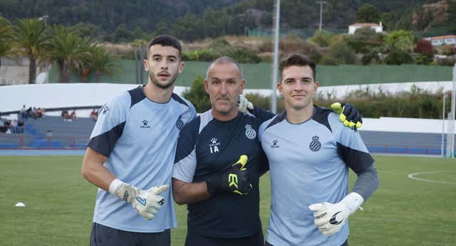 La odisea de un Espanyol que fue sin guantes de portero a la Palma y acabó con seis pares