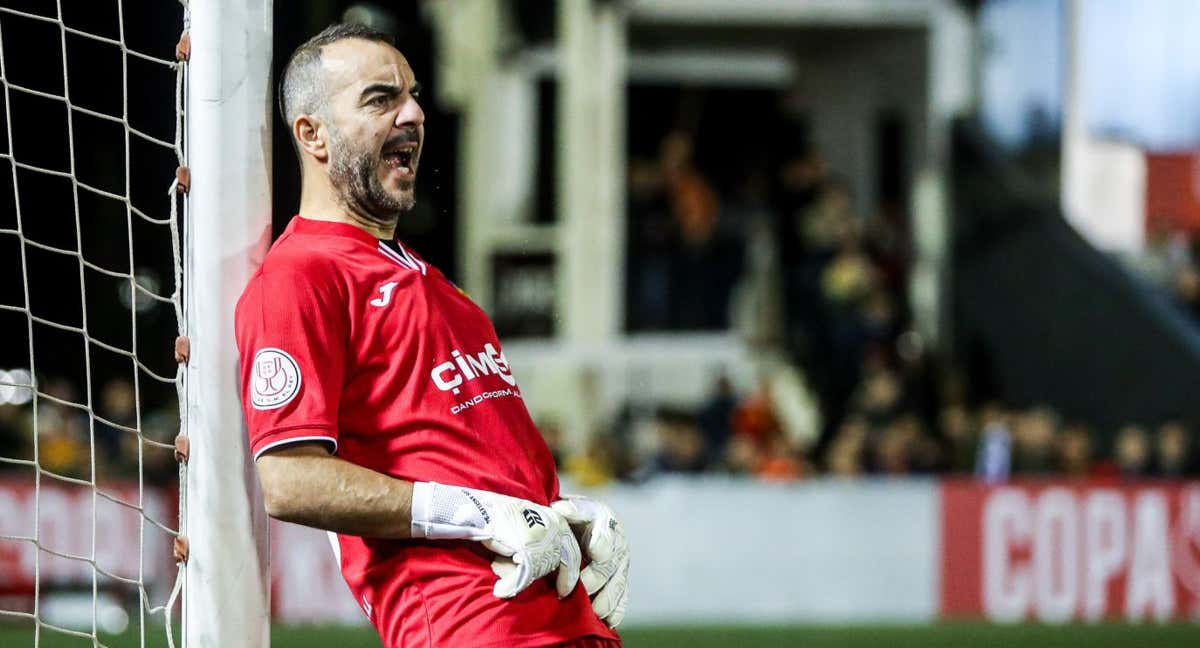 Paco Fernández, en un momento del partido ante la Real Sociedad. /Efe