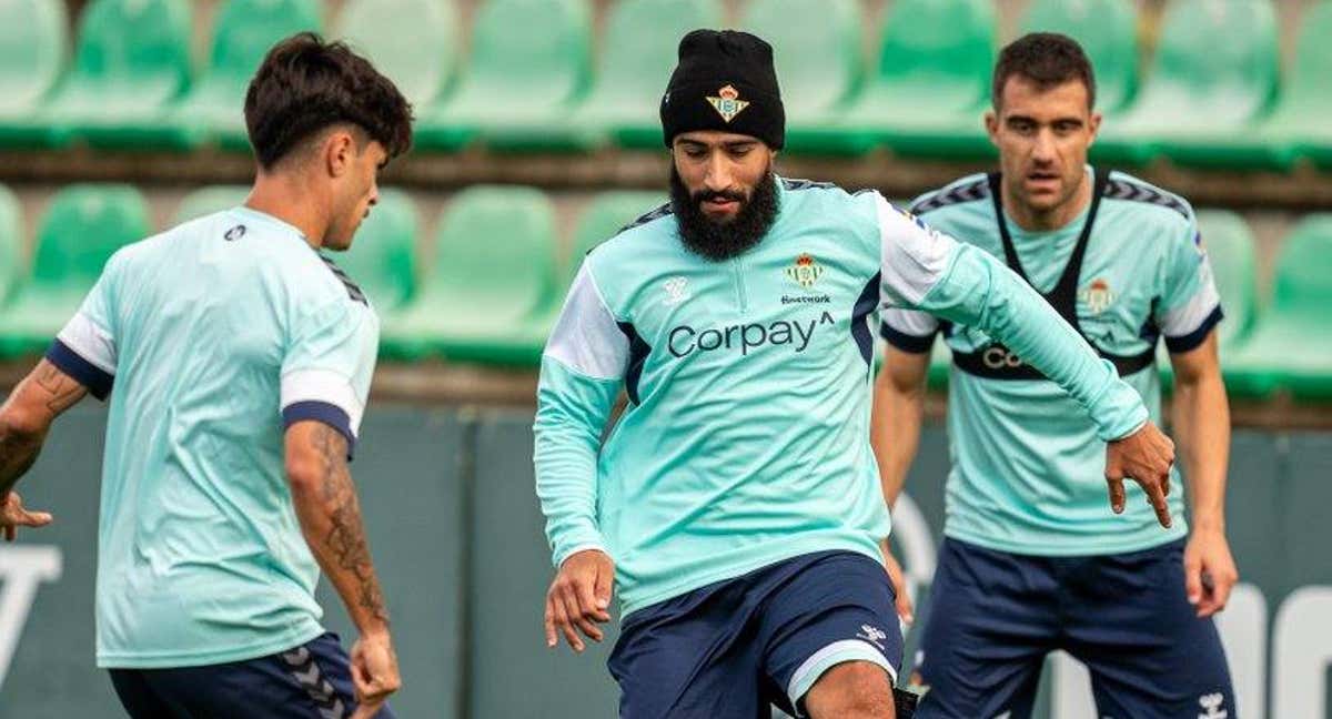 Nabil Fekir, en un entrenamiento con el Betis.
