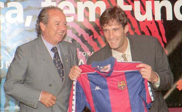 Meho Kodro, junto a Josep Lluís Núñez el día de su presentación con el FC Barcelona.  Efe
