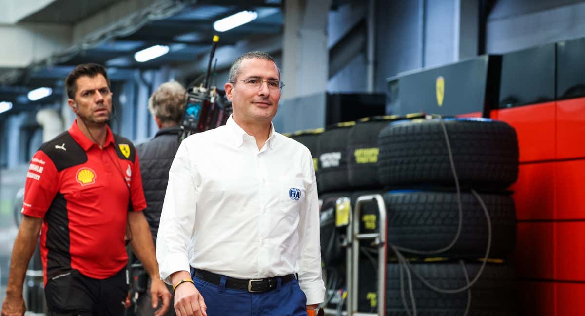 El Dr. Pedro Esteban, en el paddock de la Fórmula 1 durante el GP de Brasil 2023./FIA/DPPI