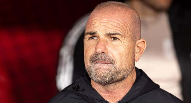 Paco López, una crisis interna en el Granada CF y un cabreo que no cesa: «Hay gente que suma y gente que resta»