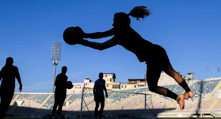 Sophie Whitehouse durante un entrenamiento con la selección irlandesa.