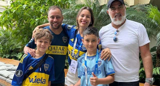 Las 24 horas más locas de Benja, el niño de Boca que tuvo que venderlo todo y hacerse viral para ser feliz
