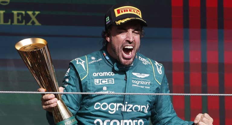 Fernando Alonso celebra su octavo podio en el GP de Sao Paulo 2023 de F1.