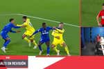 El VAR comete un error grave que paga Djené: avisó por un posible penalti... sin el balón en juego