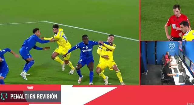 El VAR comete un error grave que paga Djené: avisó por un posible penalti… sin el balón en juego