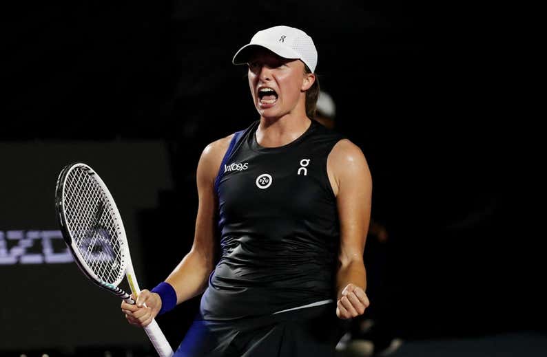 Swiatek derrota a Sabalenka y se planta en la final de las WTA Finals
