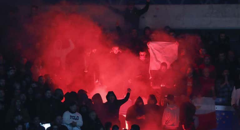 Aperribay ha condenado el lanzamiento de bengalas dentro de Anoeta.
