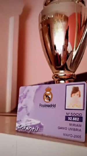 Primer carné de socia de Míriam Gamo para ir al Bernabéu, en 2005.  MÍRIAM GAMO