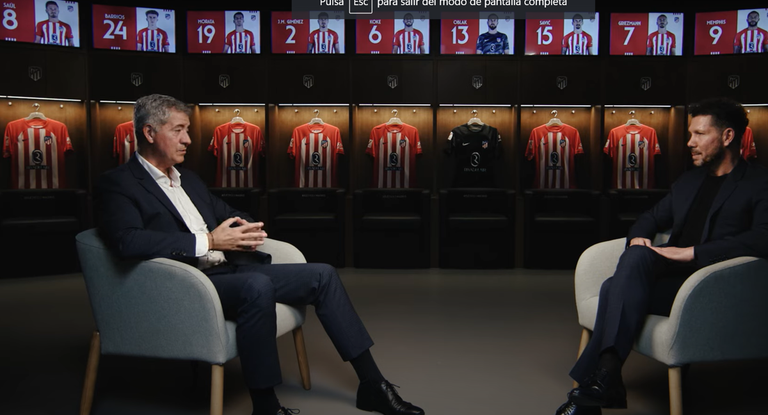 Simeone habla con Gil Marín.