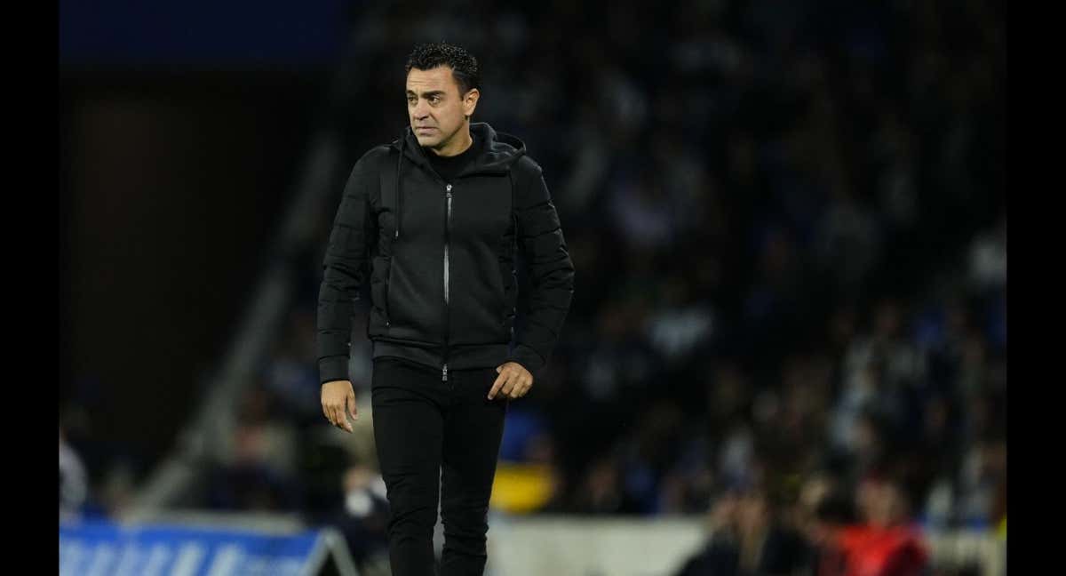 Xavi Hernández dirige el partido ante el Shakhtar. /AFP