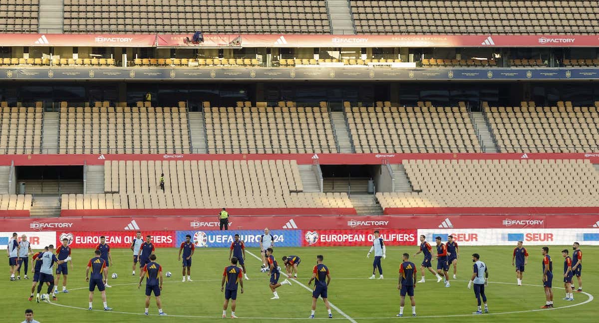 La Selección, entrenándose en La Cartuja. /EFE