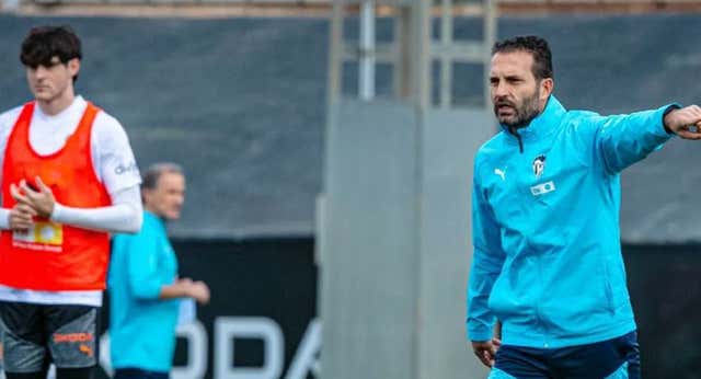 Rubén Baraja calma el partido ante el Real Madrid: “No vamos con cascos y escudos, parece que hay fuego alrededor”