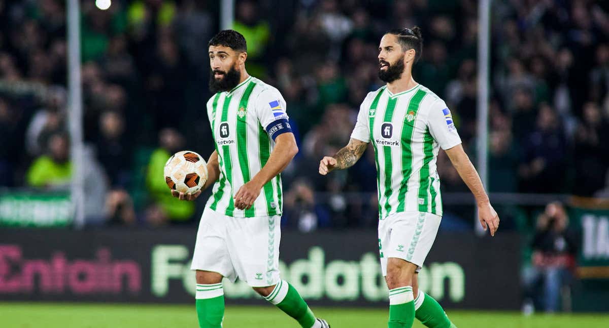 Fekir e Isco antes de lanzar el penalti./EP