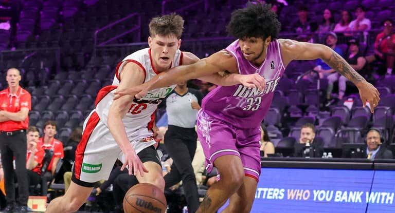 Izan Almansa durante un partido ante los Perth Wildcats.