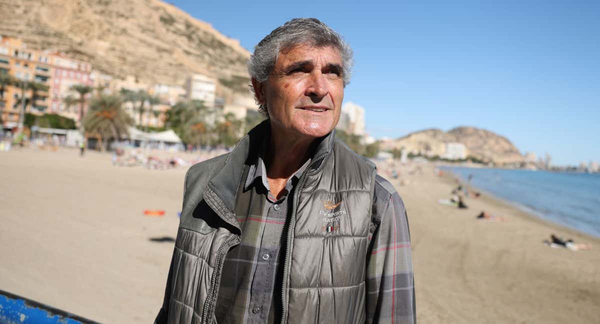 Juande Ramos, posa para Relevo al finalizar la entrevista realizada en el Puerto de Alicante. /RELEVO