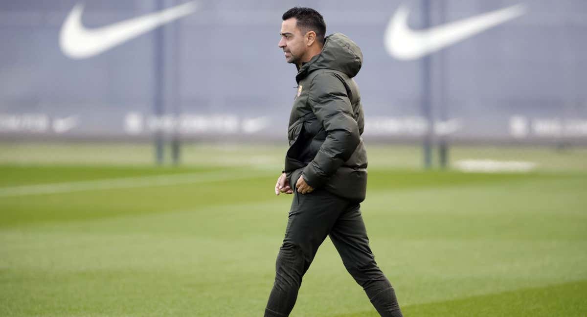 Xavi Hernández antes de empezar el entrenamiento.