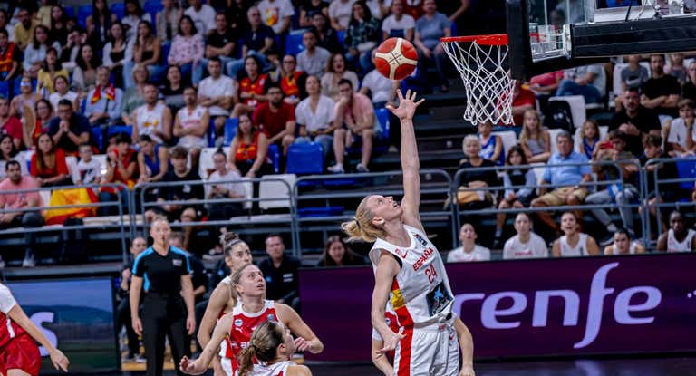 Laura Gil, durante el choque ante Austria.