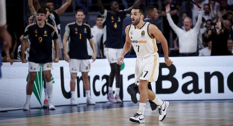 Facundo Campazzo tras anotar un triple esta temporada.