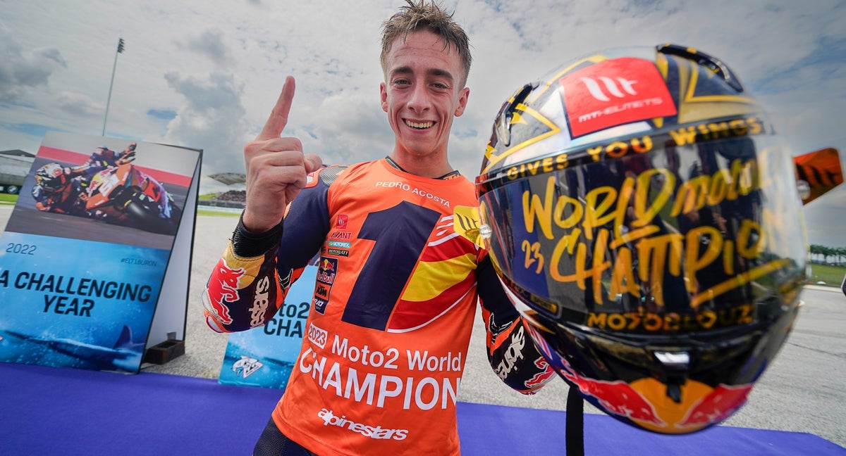 Pedro Acosta tras ganar el título de Campeón del Mundo de Moto2.
