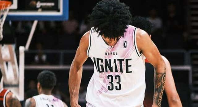 Izan Almansa se consolida como titular en la ‘segunda’ de la NBA mientras sufre un serio correctivo