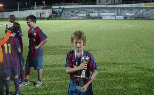 Carlos Heredia en su etapa en el Barcelona, en un torneo en la Isla de la Reunión. Archivo familiar