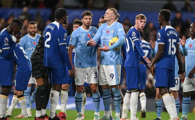 Los futbolistas del Chelsea y del Manchester City recibieron el correo de la PFA, así como todos los inscritos en Inglaterra y Gales.  EFE